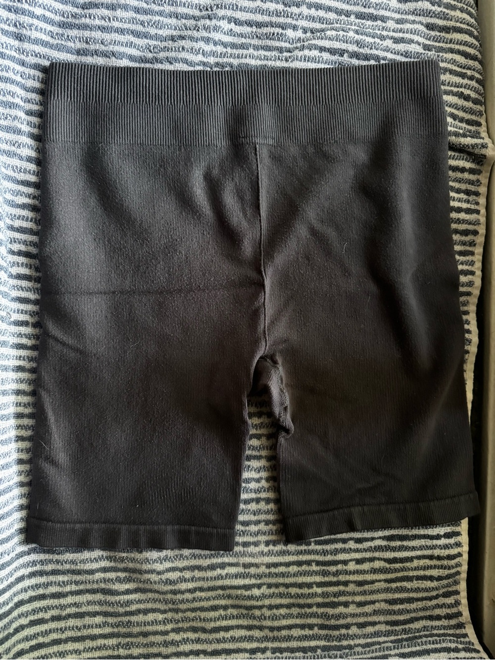 Set Fabletics Slate Blue Ribbed Athletic Bra/Short - Picture 6 of 6